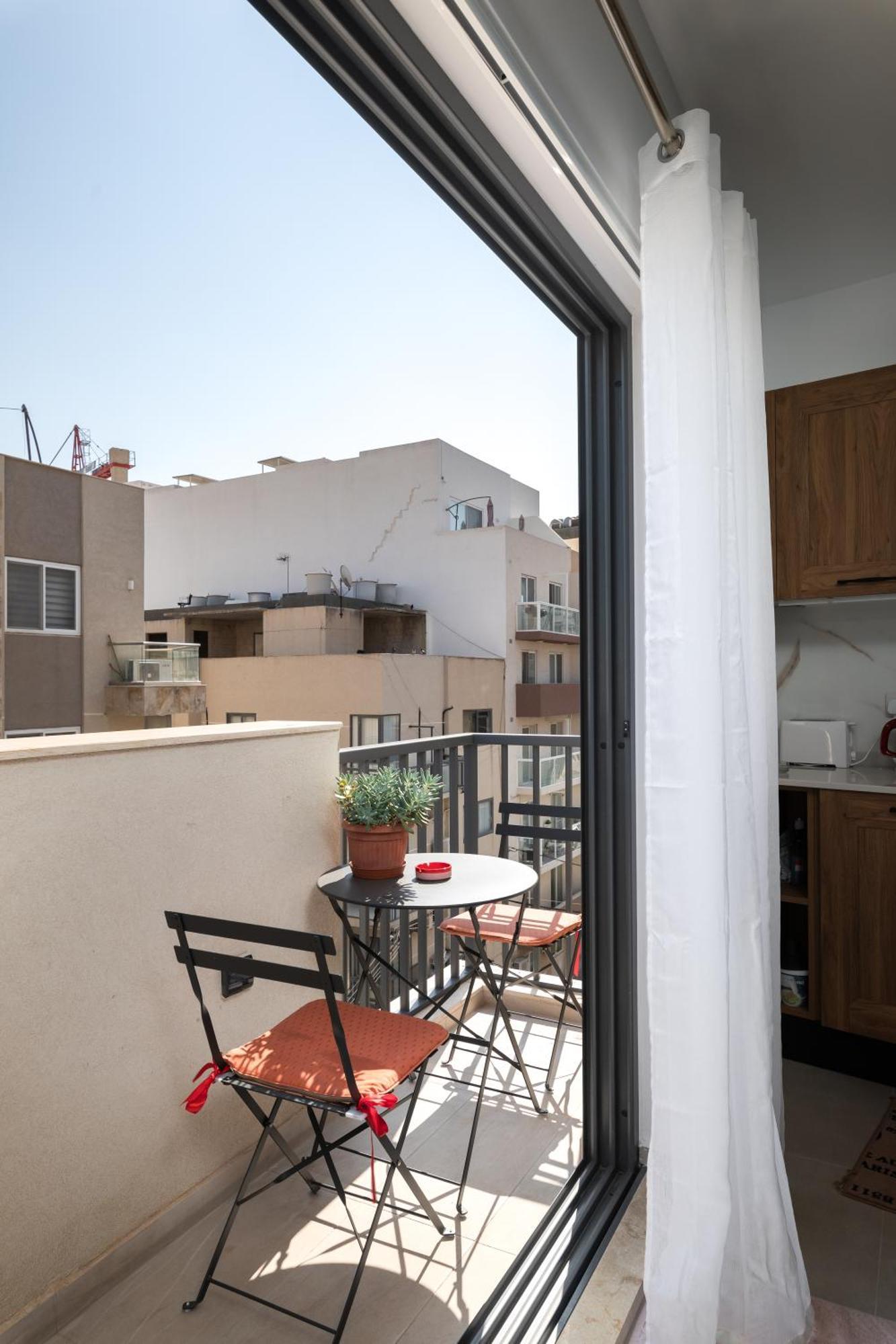 Modern 2Br Stylish Apartment With 2 Balconies - Close To St Julian'S & Sliema & Yacht Marina Pietà Eksteriør bilde