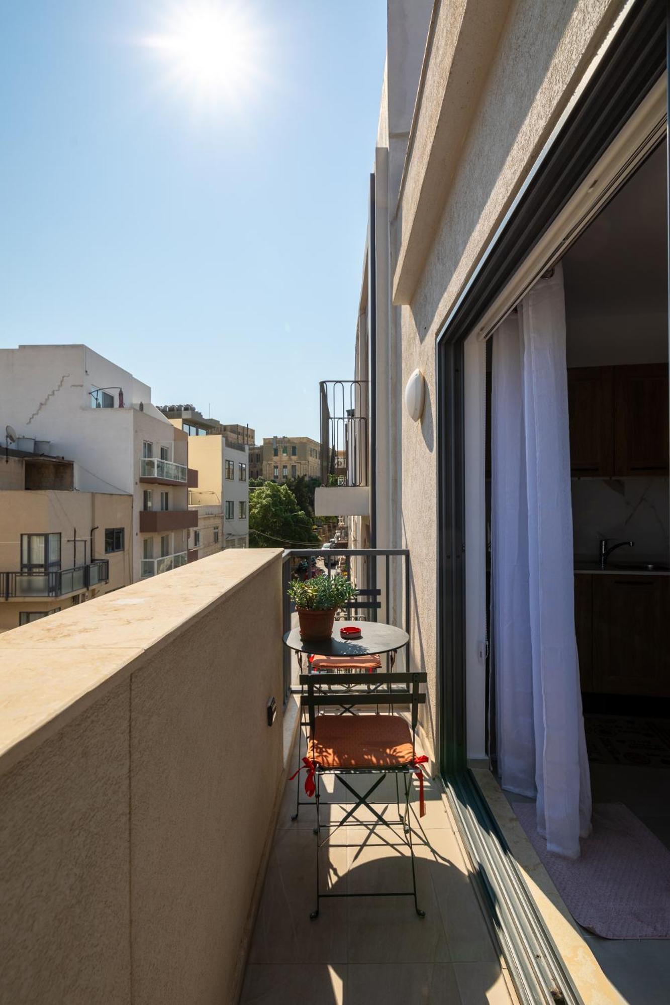 Modern 2Br Stylish Apartment With 2 Balconies - Close To St Julian'S & Sliema & Yacht Marina Pietà Eksteriør bilde